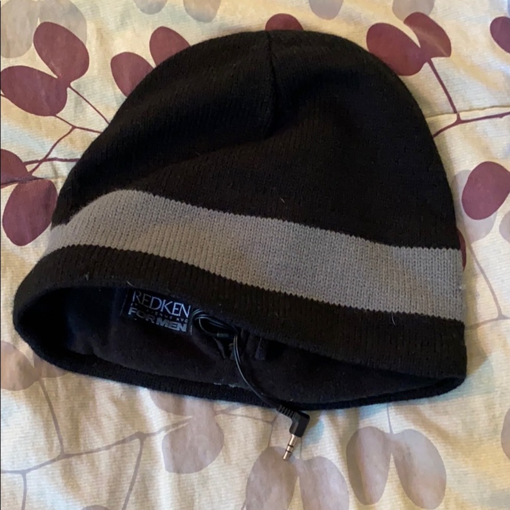 Beanie with aux plug in headphones  🛍️ 3/$18 or 🔥 4/$20